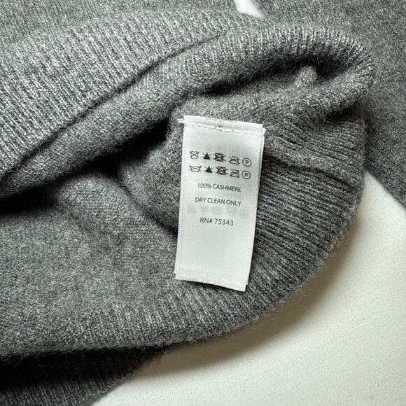 Tahari Gray 100% 2-Ply Cashmere V Neck Knit Sweater Womens Size Medium EUC - Picture 4 of 15